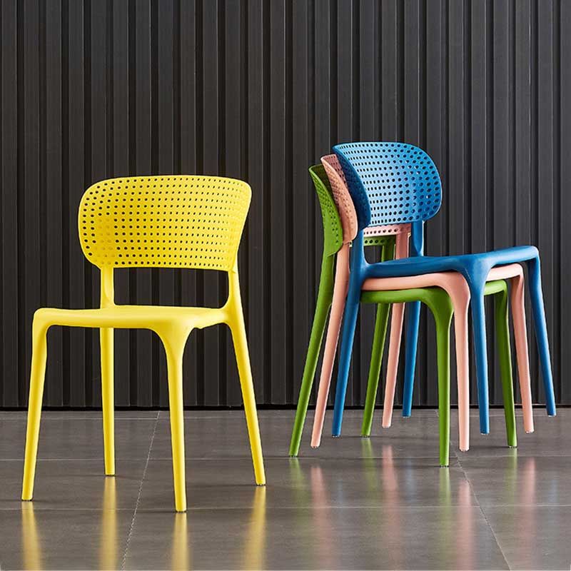 Chaise latéral en plastique de style glamour