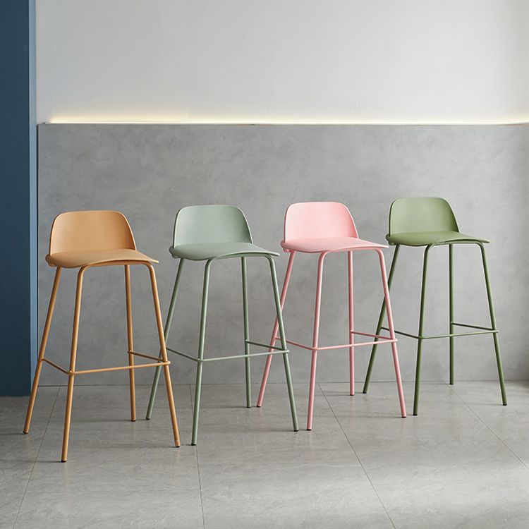 Modern Style Bar-stool Plastic Counter Bar Stool with Metal Legs for Home