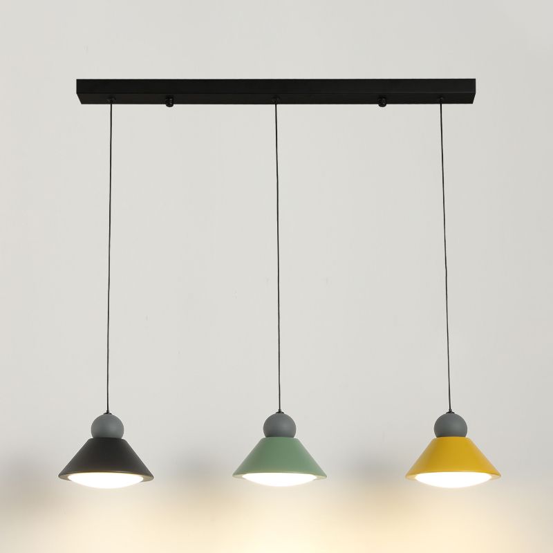 Salle à manger à 3 légers Macaron Macaron Macaron Black-Yellow Pendante LED avec ombre en métal conique