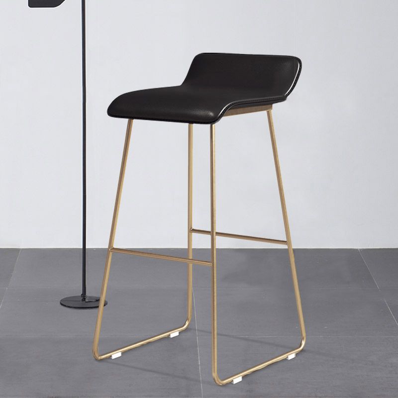 Taburete de bar redondo Glam, taburete de bar de cuero sin brazos con reposapiés, base de hierro