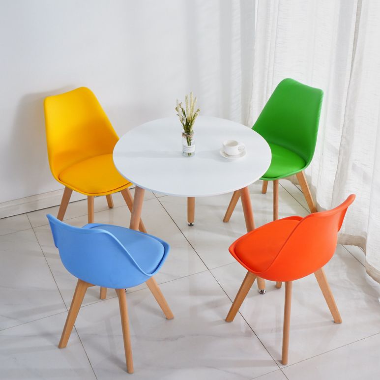 Sala da pranzo in stile glam sedia late