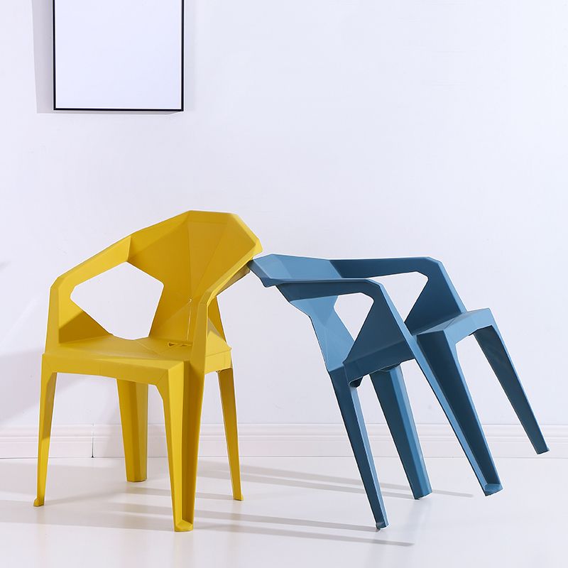 Silla de comedor de plástico de estilo moderno, silla lateral de comedor apilable con brazo para cocina