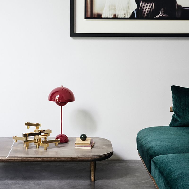 Metal Flower Shape Table Lamp Modern Style Colorful Table Lamp for Bedroom