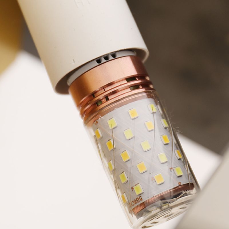 Luminaire en métal d'or postmoderne Lumièrement 2 bulbes d'éclairage mural mural pour chambre à coucher