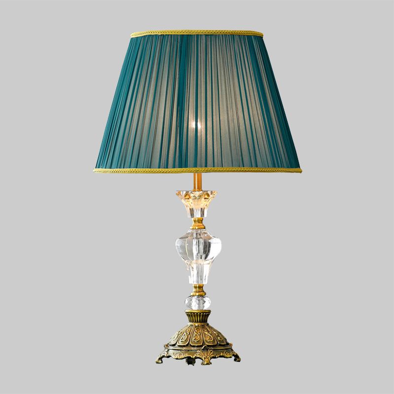 Éclairage de table de nuit conique en cristal, lampe de chevet moderniste dorée à 1 ampoule avec base en forme d'urne
