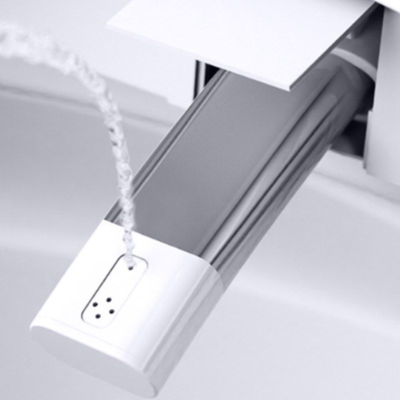 Contemporary One Piece Toilet Floor Mounted White Toilet Bowl with Seat for Washroom