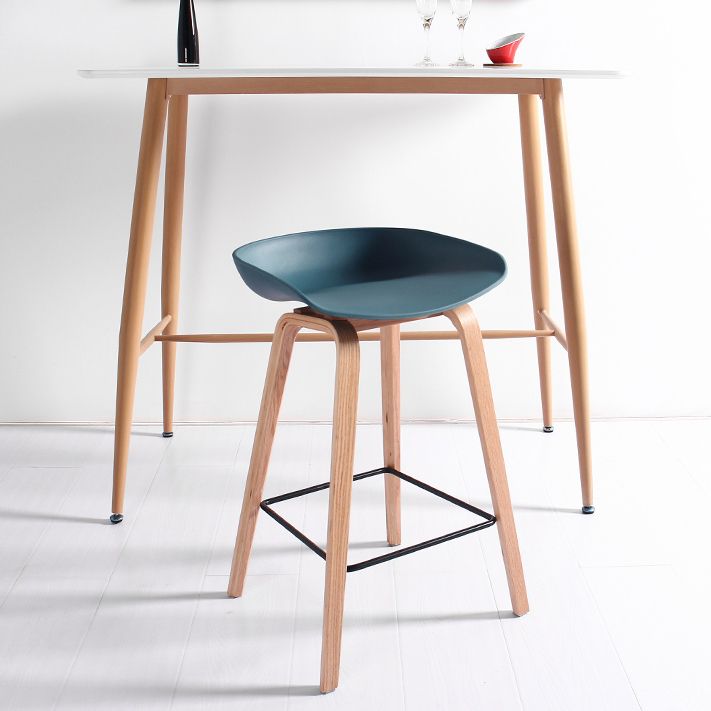 Contemporary Bar Stool Plastic Counter Bar Stool with Wooden Legs