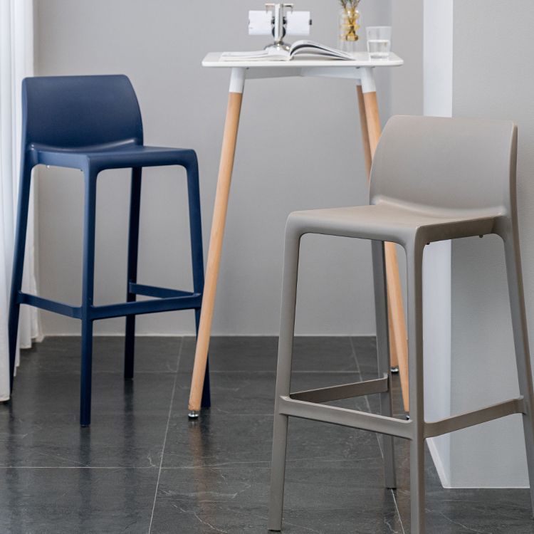 Contemporary Low Back Indoor Plastic Armless Bar Stool with Footrest