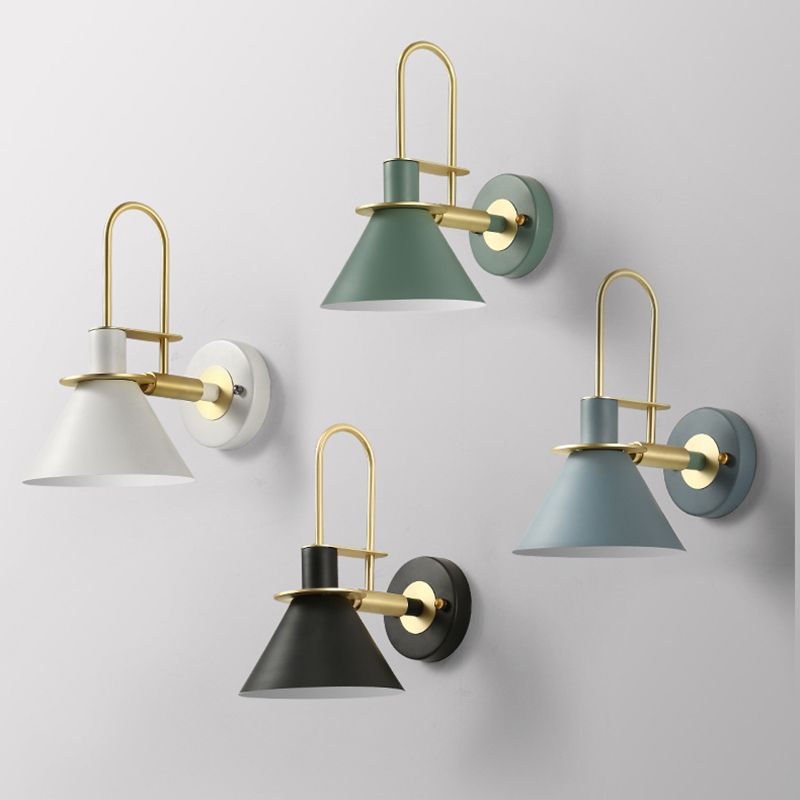 Modern Creative a parete singola creativa lampada da parete cono in ferro laccata per spazi interni