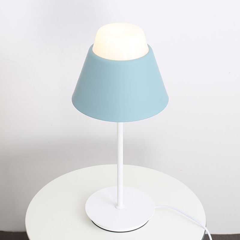 Table du cône de finition rose / bleu Light moderniste 1 lampe de bureau à teinte acrylique légère pour salle d'étude