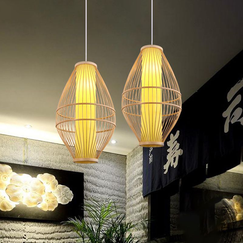 Lumière suspendue beige tissée à la main avec une teinte ovale style asiatique à 1 lampe en bambou à la lumière