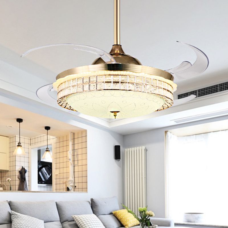 GOLD-Finish Semi Flush Light mit Lüfter Moderne LED 8-Blatt 6-Wind-Geschwindigkeit Downrod Deckenventilator mit Kuppel Acrylschatten