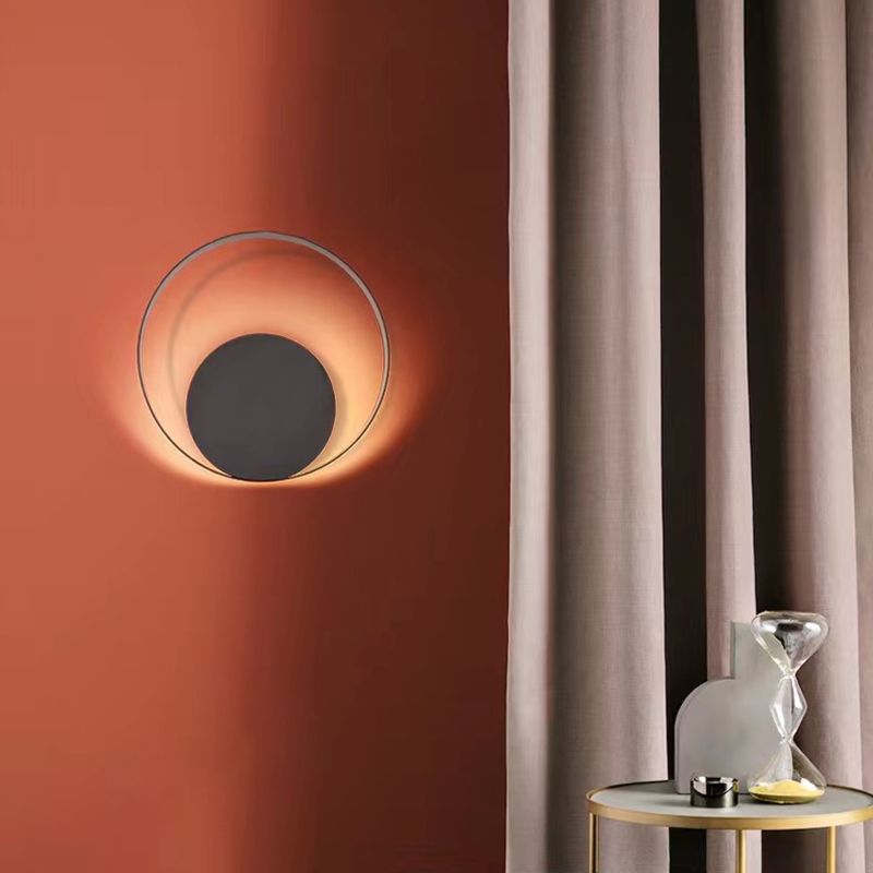 Round Shape Wall Lamp Modern Style Metal 1 Light Sconce in White and Black