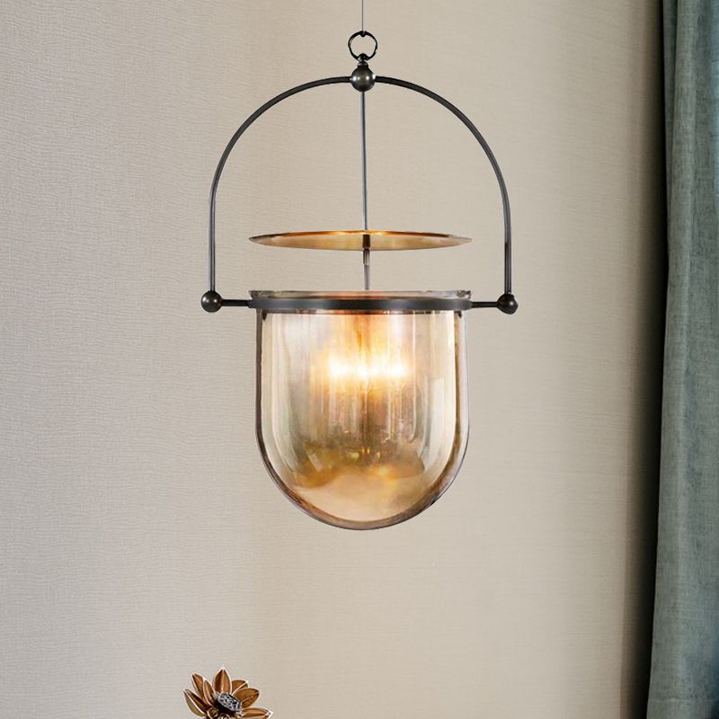 Becher-Form-Anhänger Licht mit Pfanne Design zeitgenössischer Bernsteinglas 1 helle schwarze LED-Deckenlampe