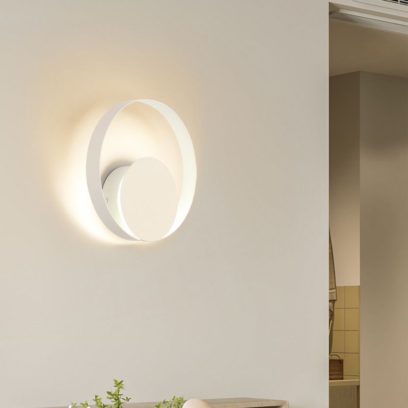 Round Shape Wall Lamp Modern Style Metal 1 Light Sconce in White and Black