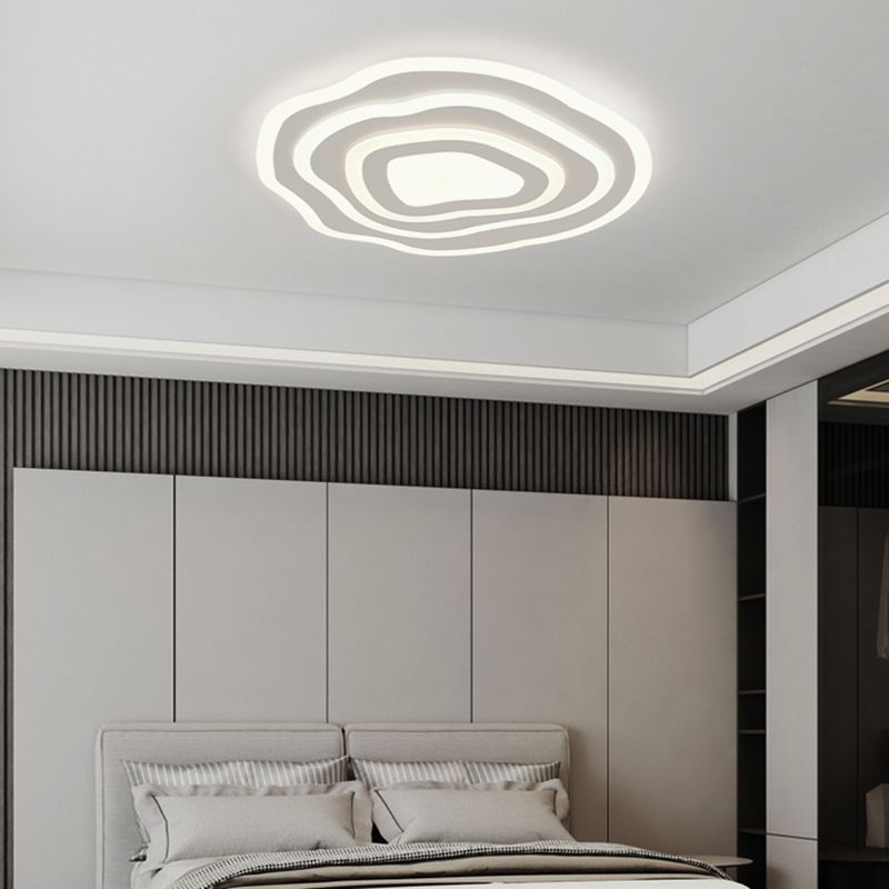 Contemporary Irregular Flush Light Metal 1 Light Flush Mount Ceiling Fixture in White