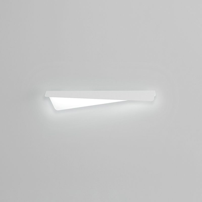 Metal Linear Shape Wall Light Modern Style 1-Light Wall Mounted Light Fixture in White