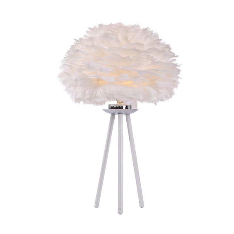 Tableau de plumes moderniste tissu léger 1-Light Triptestand lampe en blanc avec une base de trépied