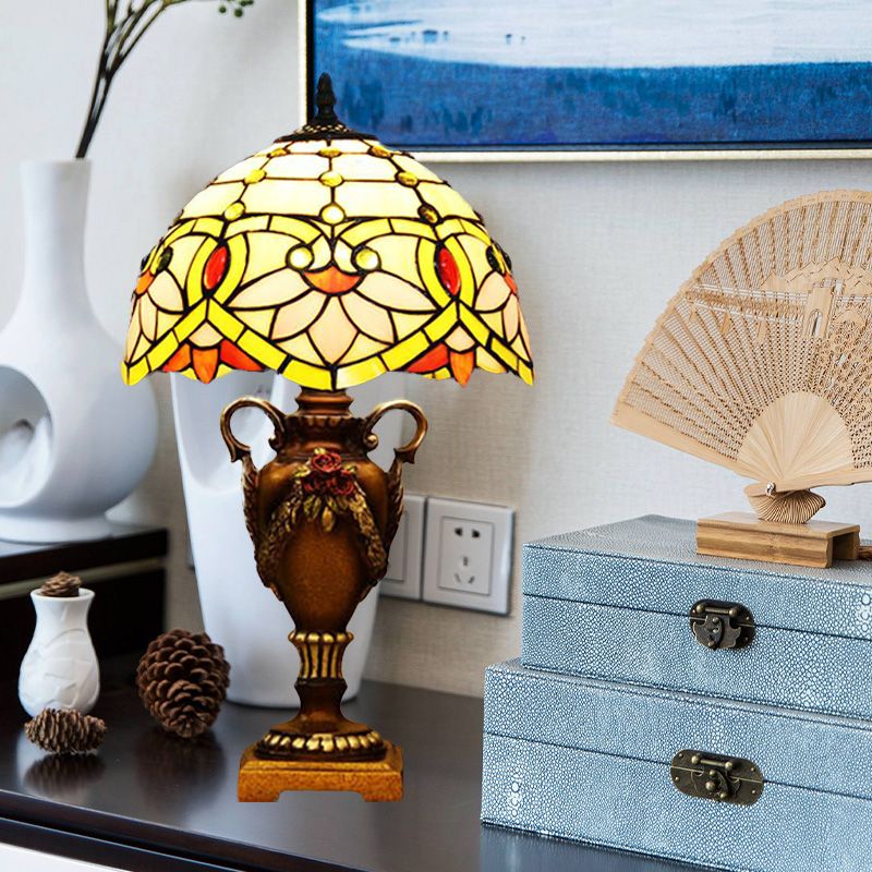 Éclairage de bureau en dôme jaune / vert Méditerranée 1 lampe de nuit à motifs de fleur en verre coupé à la main légère avec base de trophée
