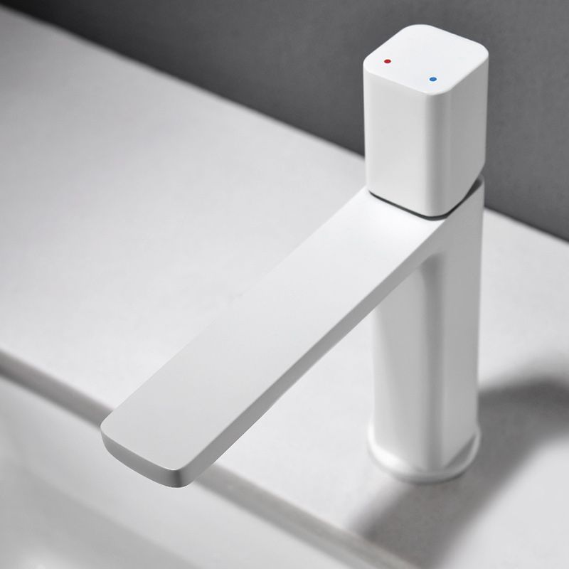 Modern Bathroom Sink Faucet with Single Handle Brass Square Faucet