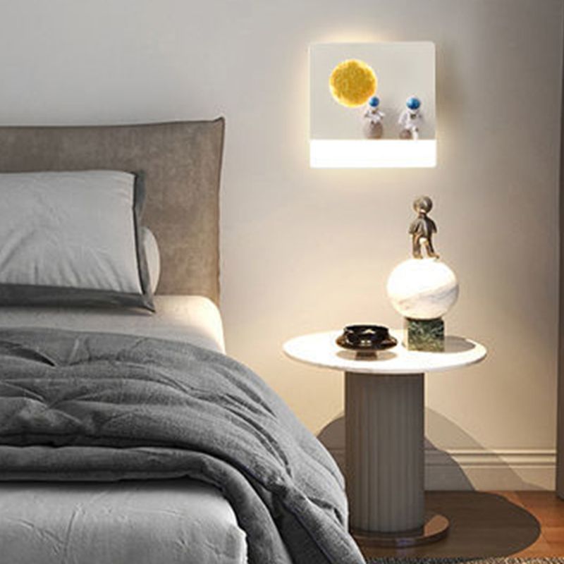 Creative Astronaut Wall Light Modern Style LED Wall Light Fixture for Bedroom