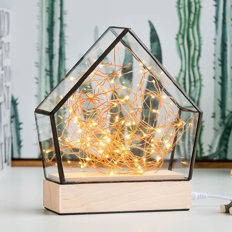 Clear Glass Mini House Nachttisch Leichtes Kinder Holz integrierte LED -Tischlampe mit Innenbär und Schnurdekoration