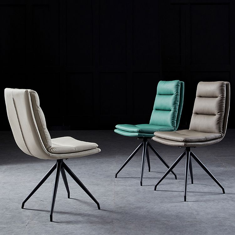 Sillas modernas de cuero de imitación con 4 patas de comedor de patas de metal de acabado negro para el hogar