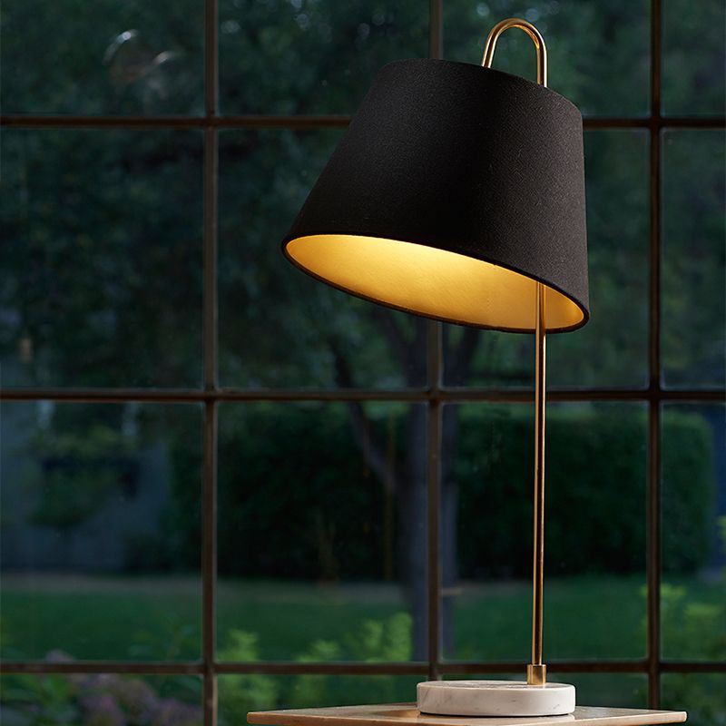 1 Kopf Wohnzimmer Tisch Licht Modernismus Schwarze Schreibtischlampe mit konischem Stoff Schatten