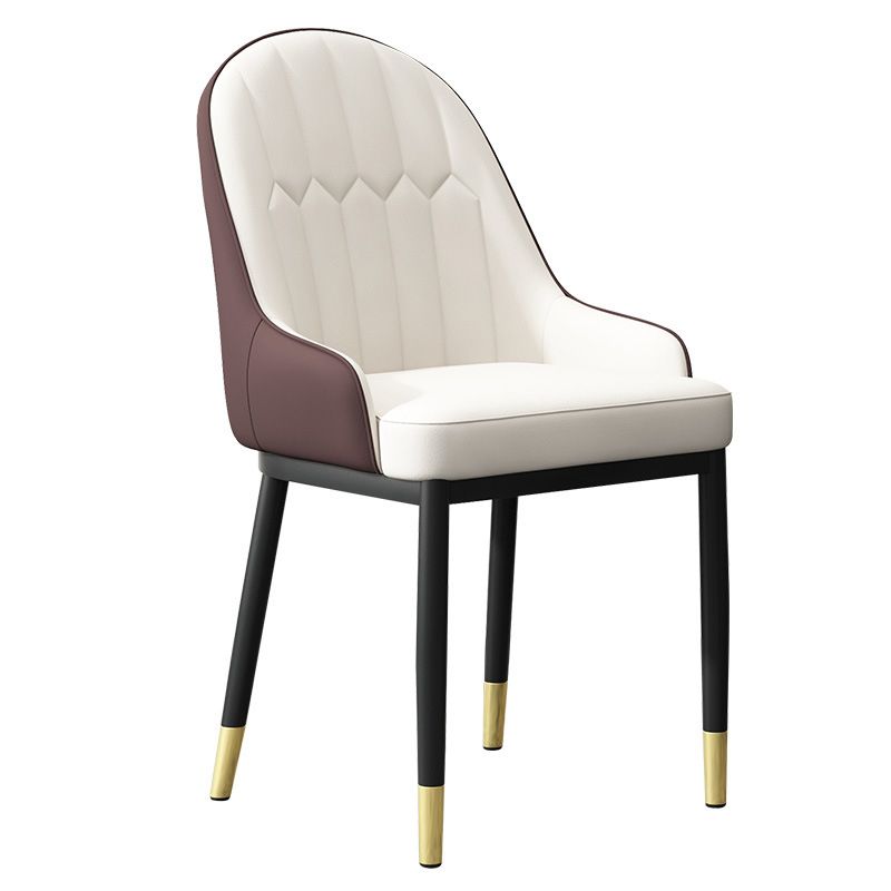 Chaise de bras de salle à manger moderne en cuir chaises arrière solides avec des jambes en métal