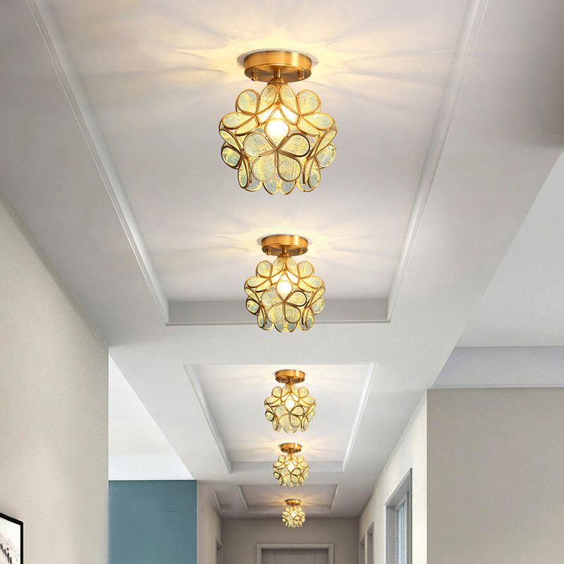 Tiffany Floral Semi Mount Lighting 1-lichts glazen plafondinbouwlamp in messing voor gang