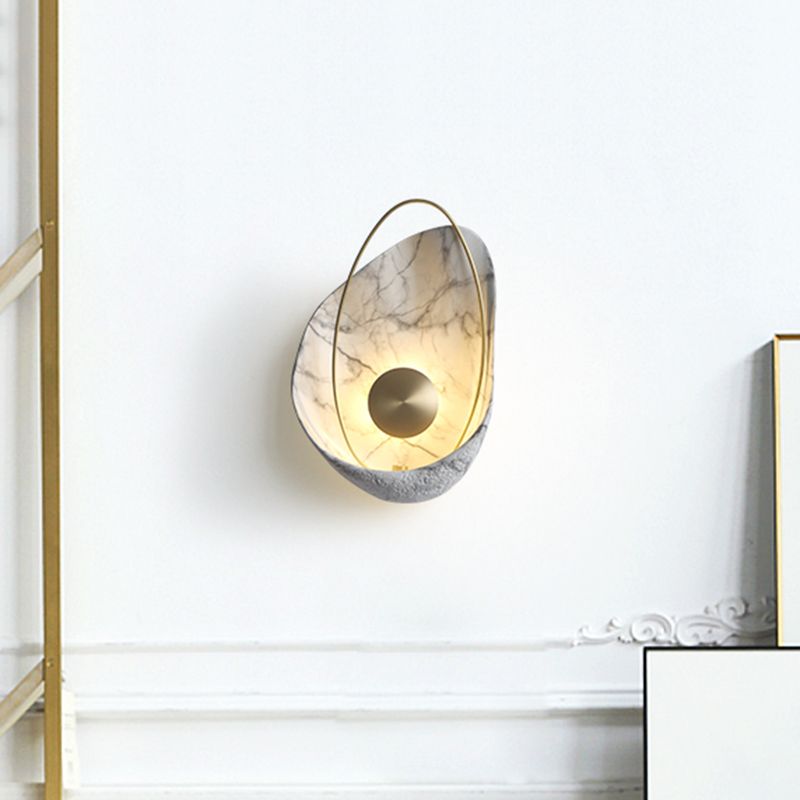 Shell Shaped Living Room LED Wall Lighting Resin Artistic Sconce Light with Metallic Ellipse