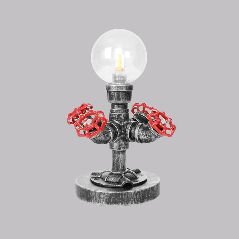 Lampada da lettura a luce singola in argento antico/bronzo. Illuminazione industriale con paralume globo in vetro trasparente/ambrato