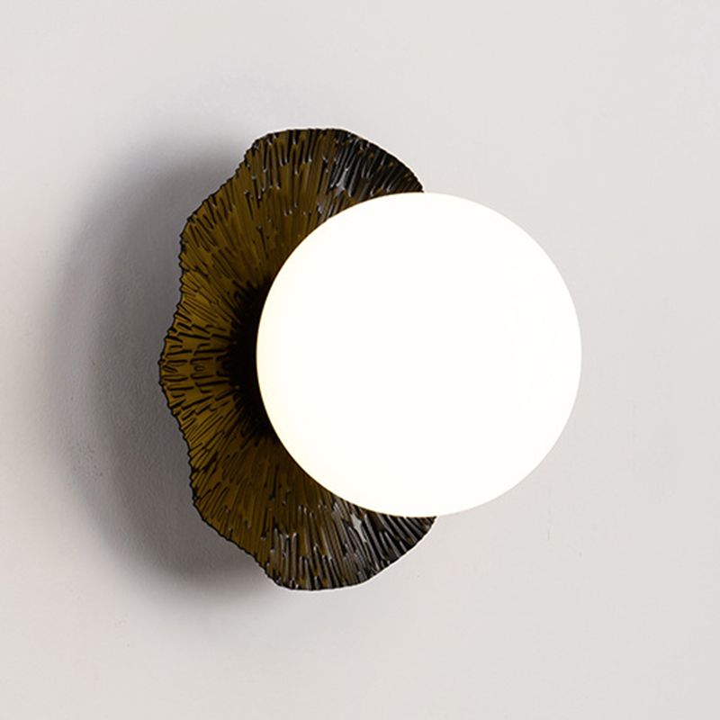 Single Modernism Golden/Black Wall Mounted Sconce Shaded Wall Light for Foyer