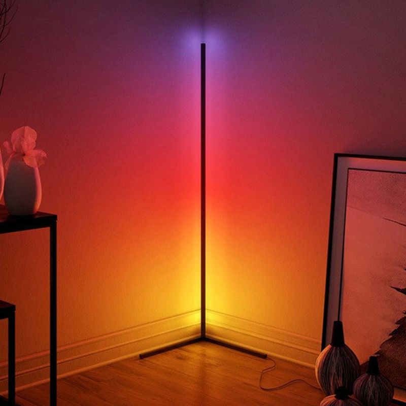 Metal Linear Shape Floor Lamp Modern Style 1 Light Floor Lamp Fixture in Black