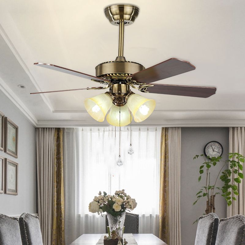 42 "largeur 3-Light Bell Semi Flush Mount Farmhouse Finition Gold Verre givré 3 lames Plafonde Fan Fan Laut avec chaîne de traction