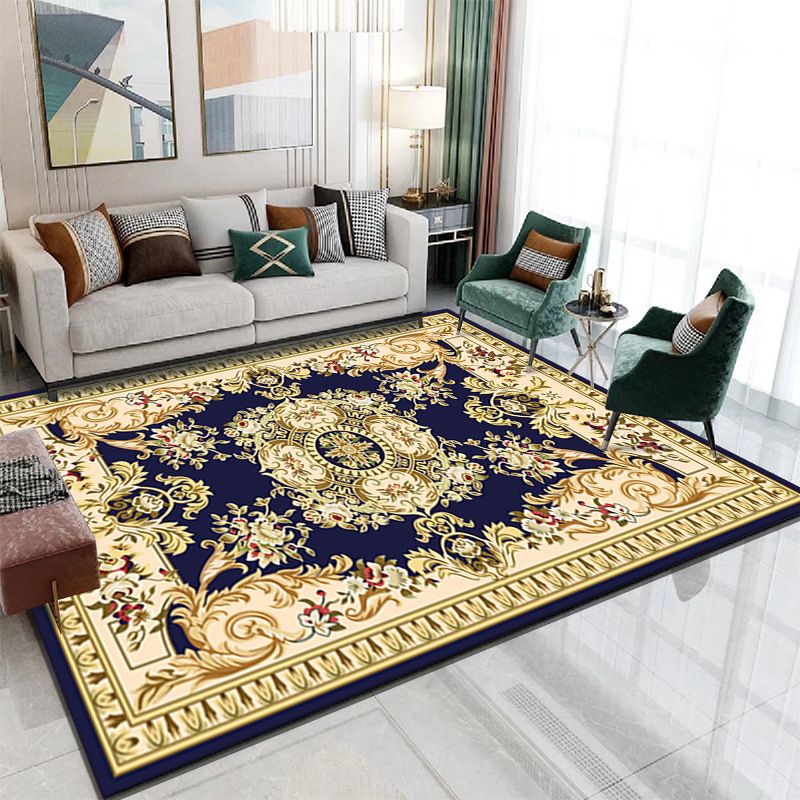 Wine Red Retro Carpet Polyester Graphic Carpet Stain Resistant Carpet for Living Room