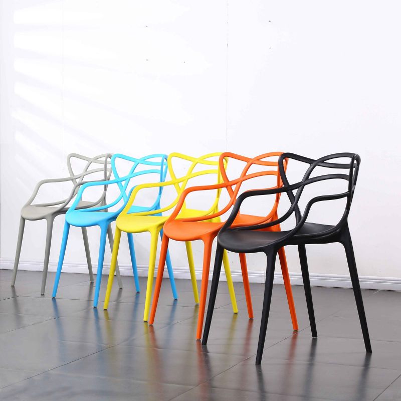 Chaise latérale de salle à manger à dossier ouvert en plastique nordique 33" H dinant la chaise pour le restaurant