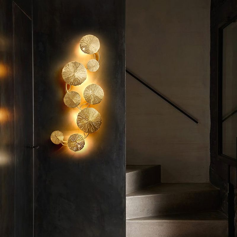 Luz de pared de metal de forma única Luz de pared de múltiples luces de estilo moderno en oro