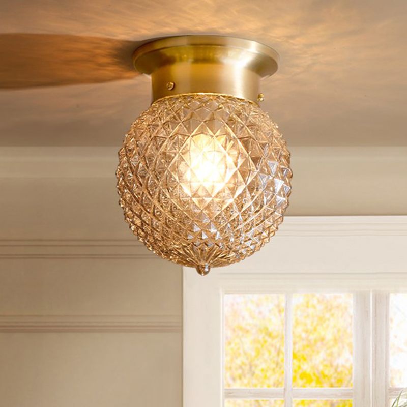 Lampe de montage de plafond minimaliste avec ombrage en verre près du plafond