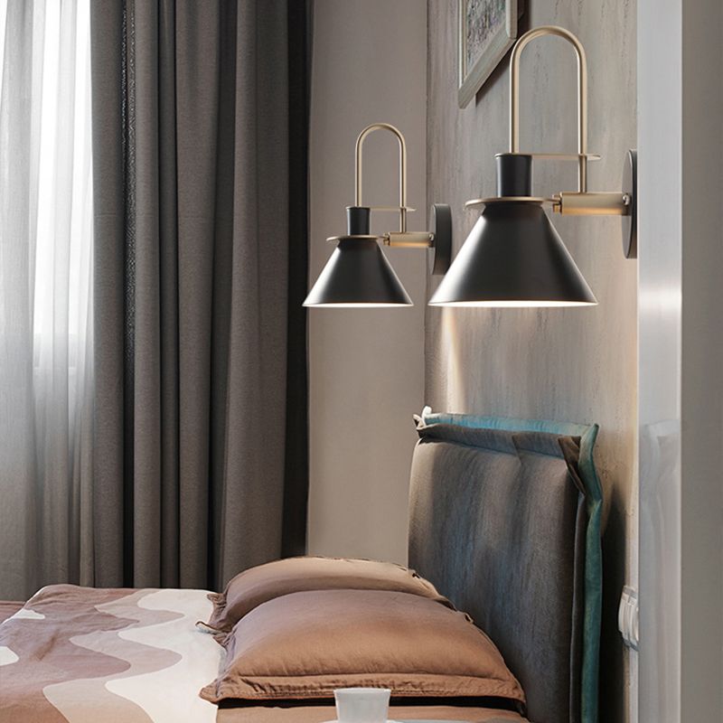 Lámpara de pared de macaron de hierro lacado en moderna luz de pared simple de estilo nórdico para dormitorio