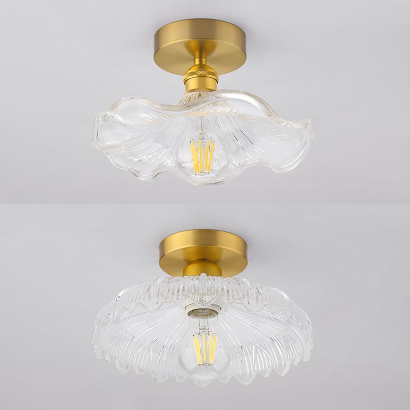 Minimalistische halbbündige Deckenleuchte mit goldenem Blumenmuster und Glasschirm