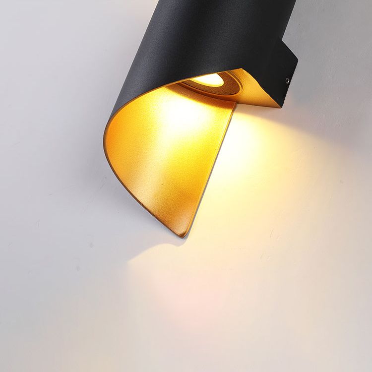 Black Modernism Single Wall Mounted Sconce Unique Metallic Wall Light