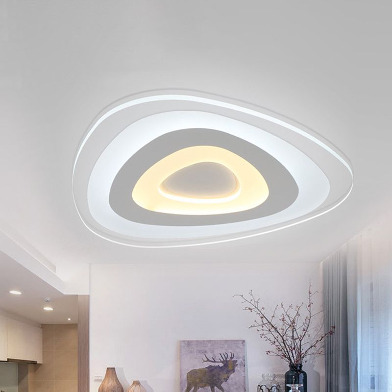 Acrylique Layered Triangle Thin Flush Light Modern White 16.5 "/20.5" /24.5 " Wide LED Ceiling Mounted Lamp for Bedroom
