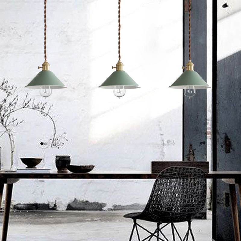Forme de cône en métal Lumières suspendues modernes à 1 lumière suspendue à support pour salle à manger