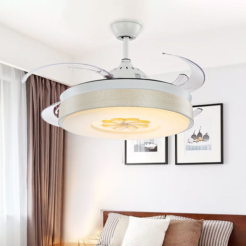 Moderne Style -Trommelform LED -Deckenlüfter 6 Windgeschwindigkeit 8 Reversible Blatt Acryl weiße Halbflush Mount Light