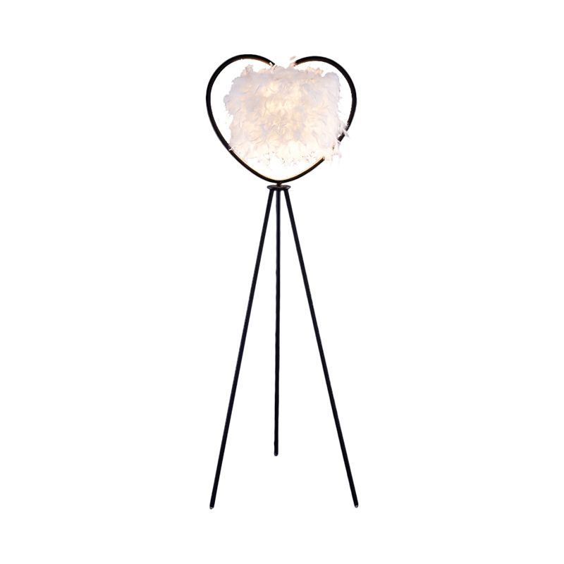Lampada del pavimento del cuore amorevole moderno moderno Trippiede a 1 testa in mezzo/oro Finitura pavimento in piedi con tonalità di piuma