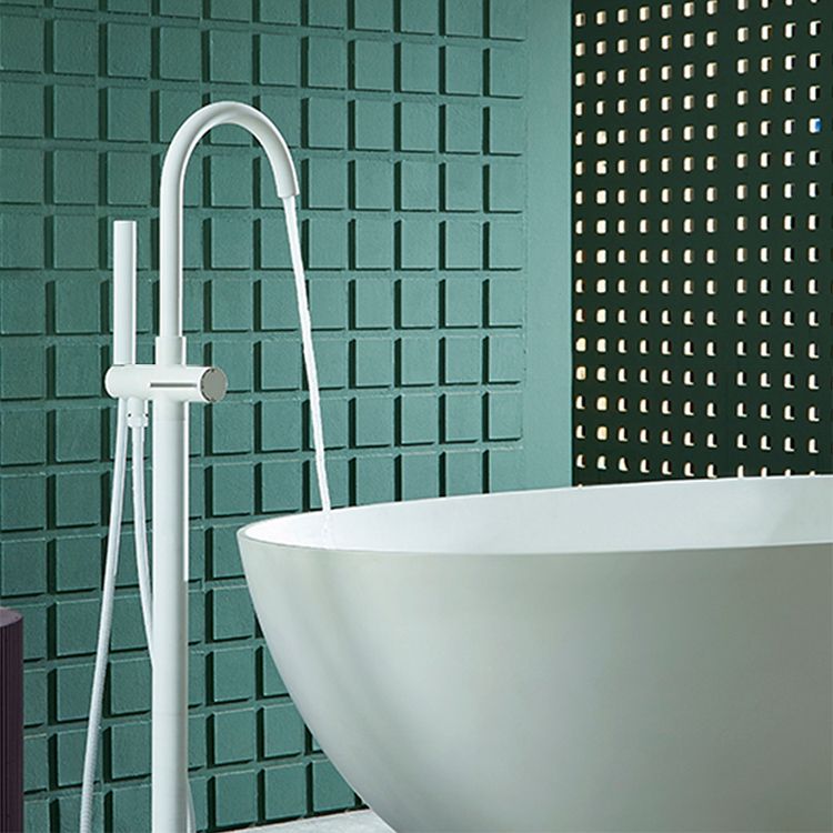 Floor Mounted Freestanding Tub Filler Metal Freestanding Bathtub Faucet in White