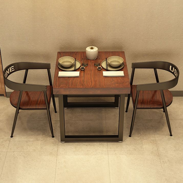 Mesa de comedor industrial de madera, mesa cuadrada marrón con base de trineo para comedor