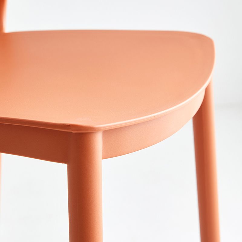 Taburete de bar con asientos de plástico de estilo nórdico, taburete de bar colorido con respaldo de 4 patas (juego de 2)