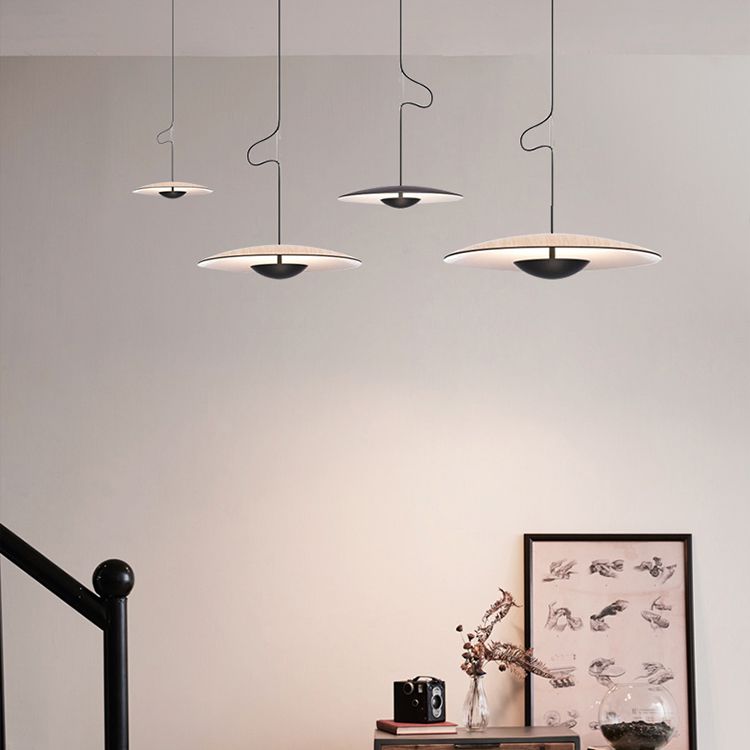 Luce a ciondolo interno minimalista, illuminazione a sospensione in metallo piatto in metallo a 1 luce